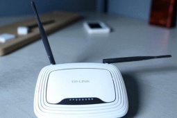 Ăng-ten Wi-Fi nên để dựng đứng hay nằm ngang?