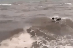 20 phút giành giật sự sống cho nam sinh bị sóng cuốn ở Ninh Bình