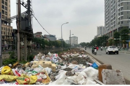 Đường Nguyễn Cảnh Dị ở Hà Nội thi công dở dang, công trường bỏ không ngập rác