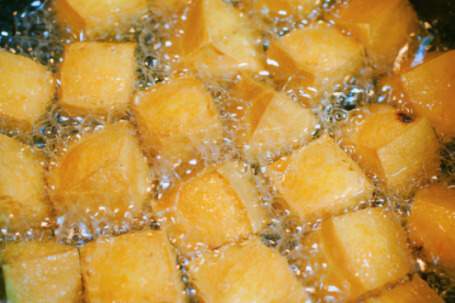 Rán đậu, nhớ chọn miếng có đặc điểm này đậu mới vàng ươm, giòn trong mềm ngoài lại chẳng lo bị nát bét