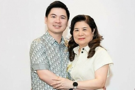 Mẹ chồng Đỗ Mỹ Linh diện set đồ gần 200 triệu đồng mừng tuổi mới