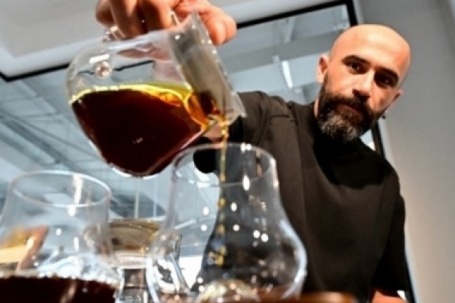 Ly cà phê giá 25 triệu đồng ở Dubai