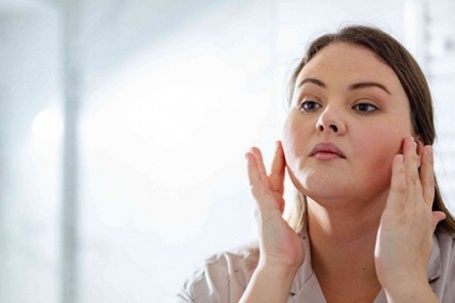 Nhìn mặt đoán bệnh: 7 dấu hiệu cảnh báo ung thư, đột quỵ và suy nội tạng bạn cần biết ngay