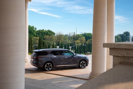 Giá xe VinFast VF 9 niếm yết và lăn bánh tháng 4/2026