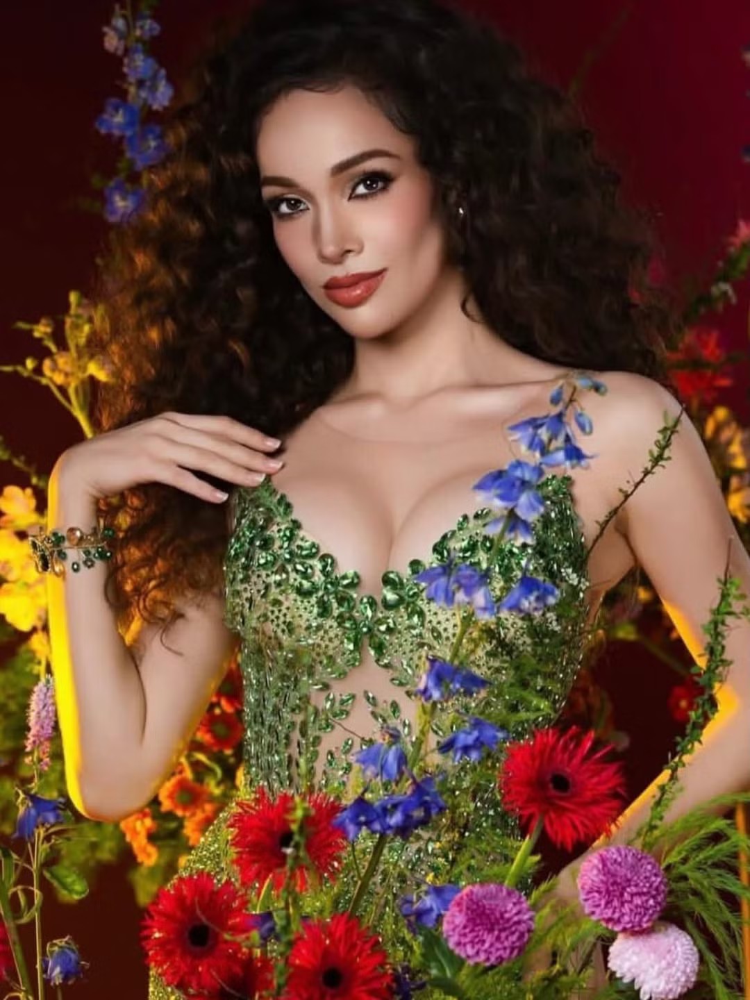 Những thí sinh mạnh nhất Hoa hậu Hòa bình - 24