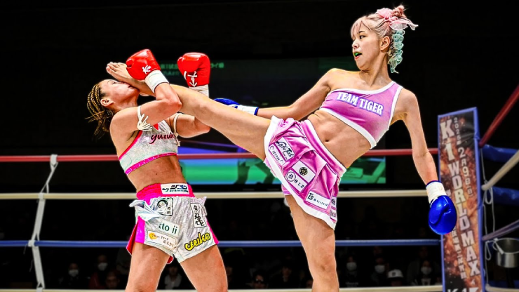 Đối thủ biết đòn đá của nữ võ sĩ Nhật lợi hại ra sao nhưng cũng khó né