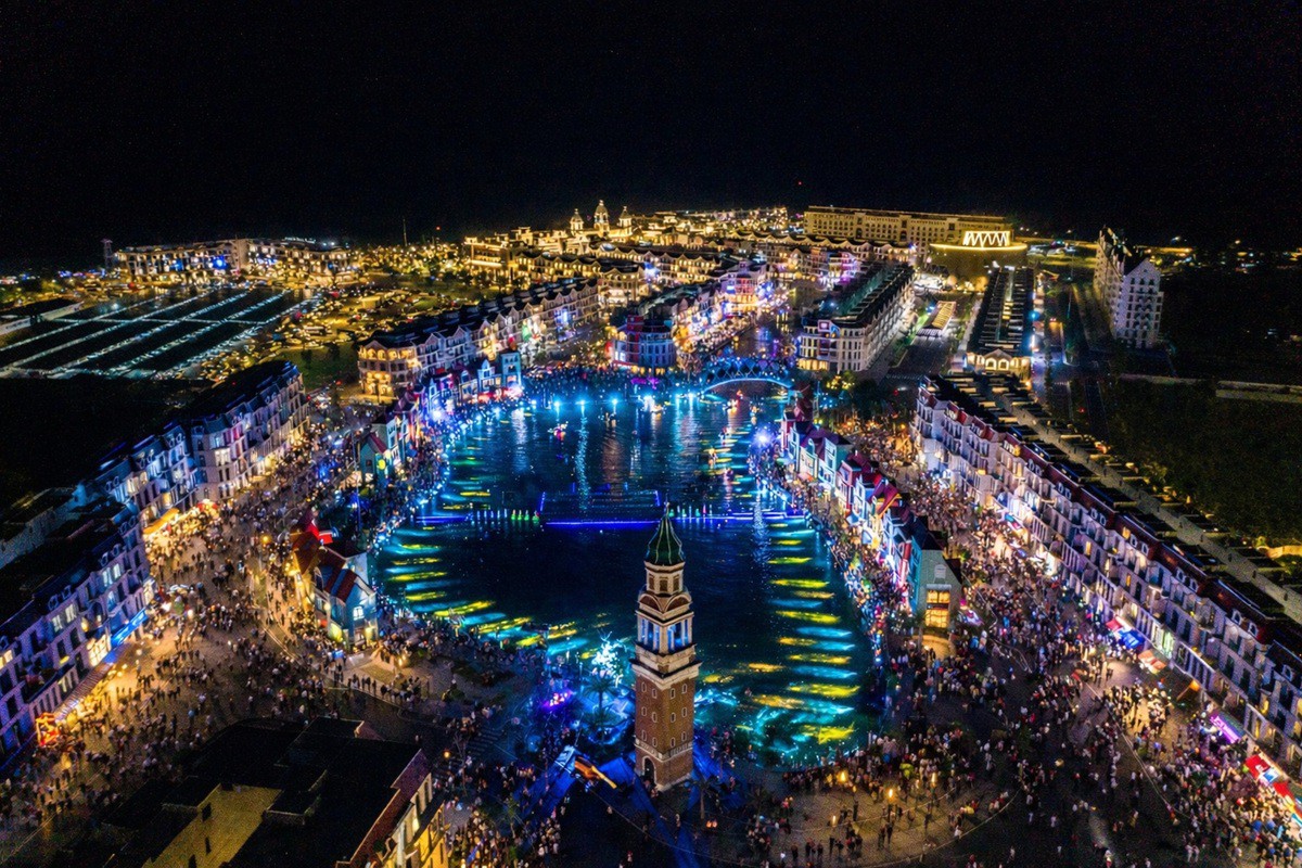 Phú Quốc United Center: Từ “tâm điểm không ngủ” đến “vũ trụ lễ hội” bùng nổ - 1