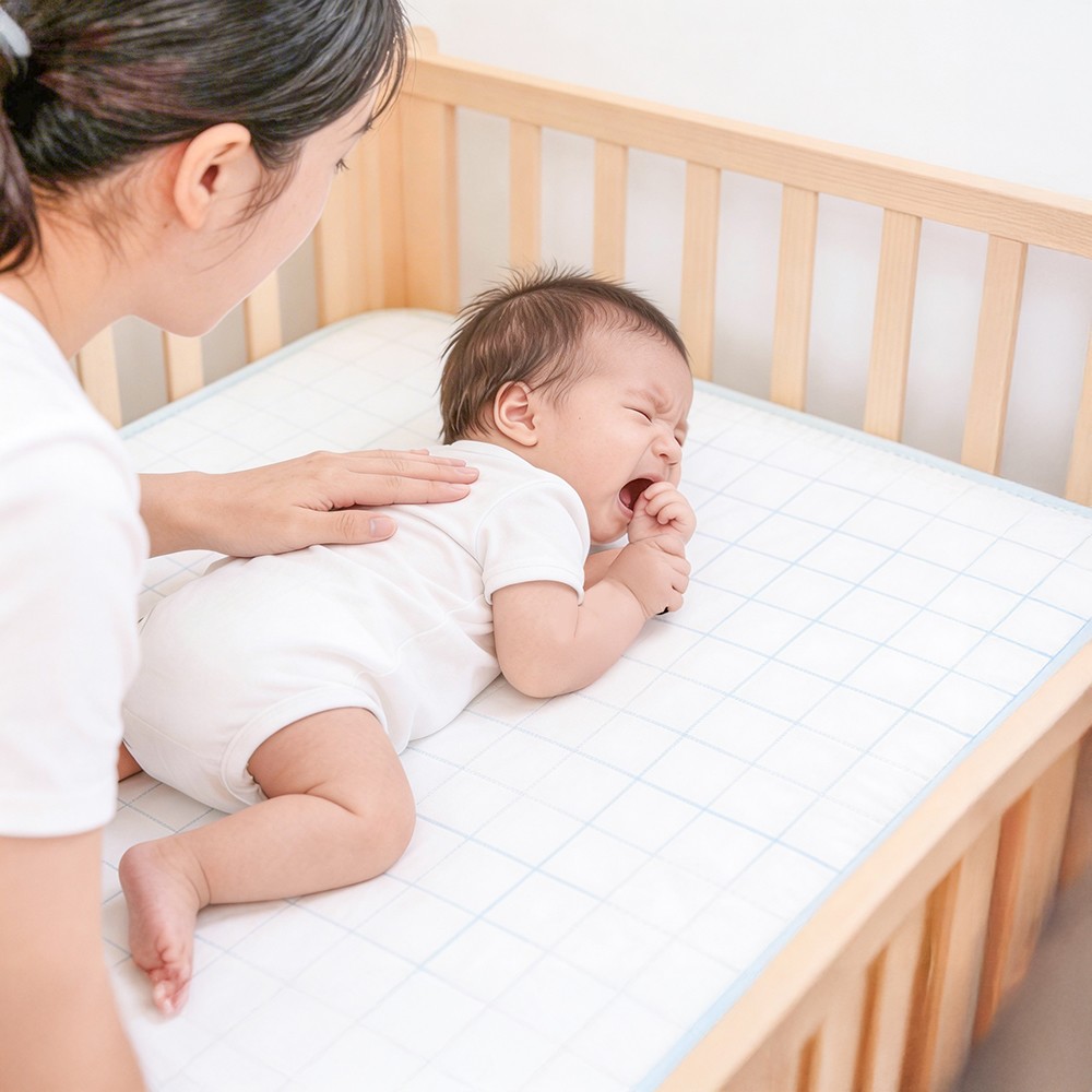 Tình trạng ẩm ướt kéo dài trên da có thể khiến trẻ sơ sinh quấy khóc đêm.