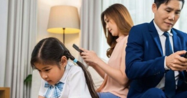 Harvard: 7 hành động quen thuộc của cha mẹ đang "bào mòn" IQ của con