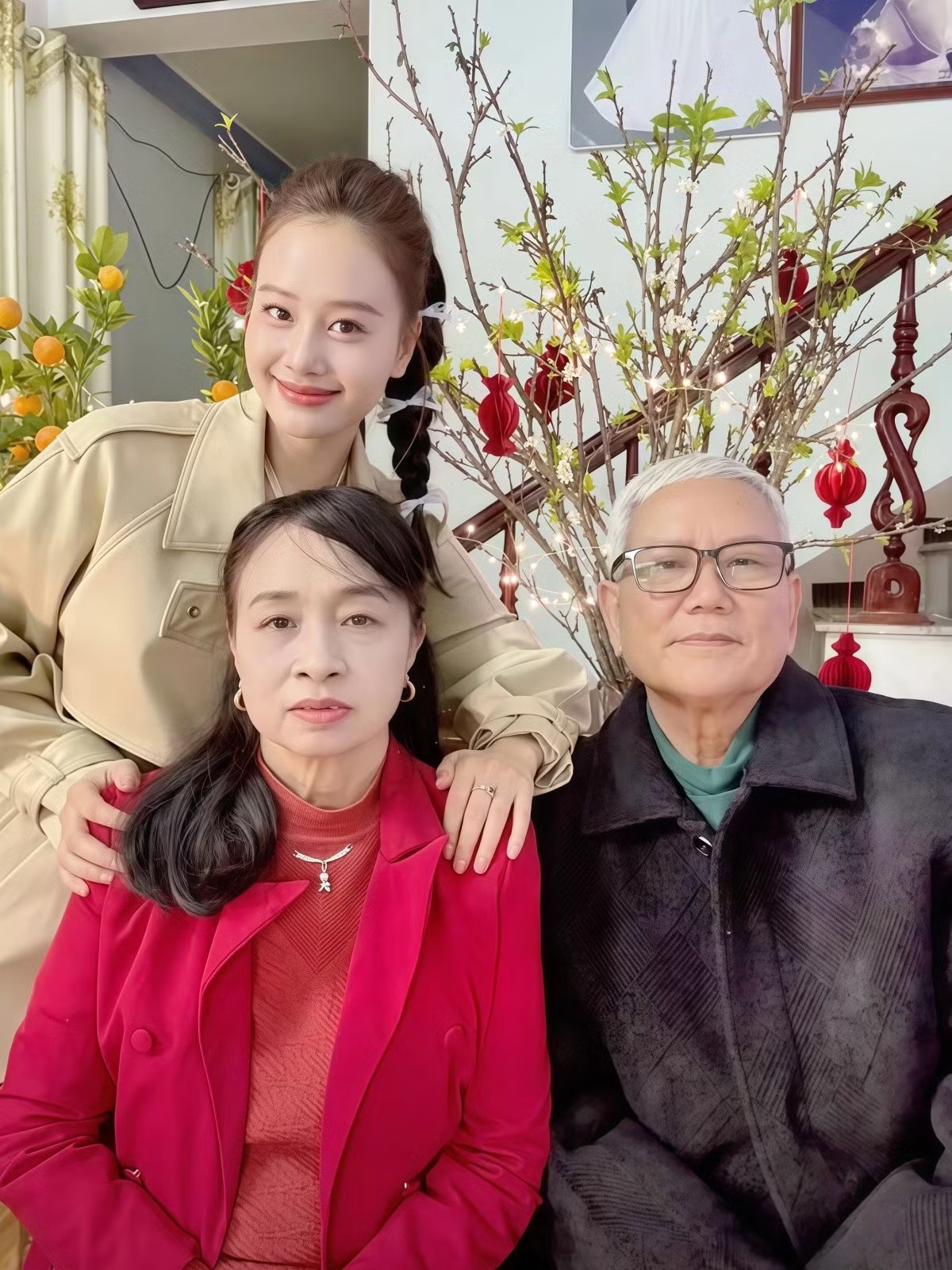 Hà Thúy Anh về Hà Nội sống với gia đình sau đổ vỡ hôn nhân.