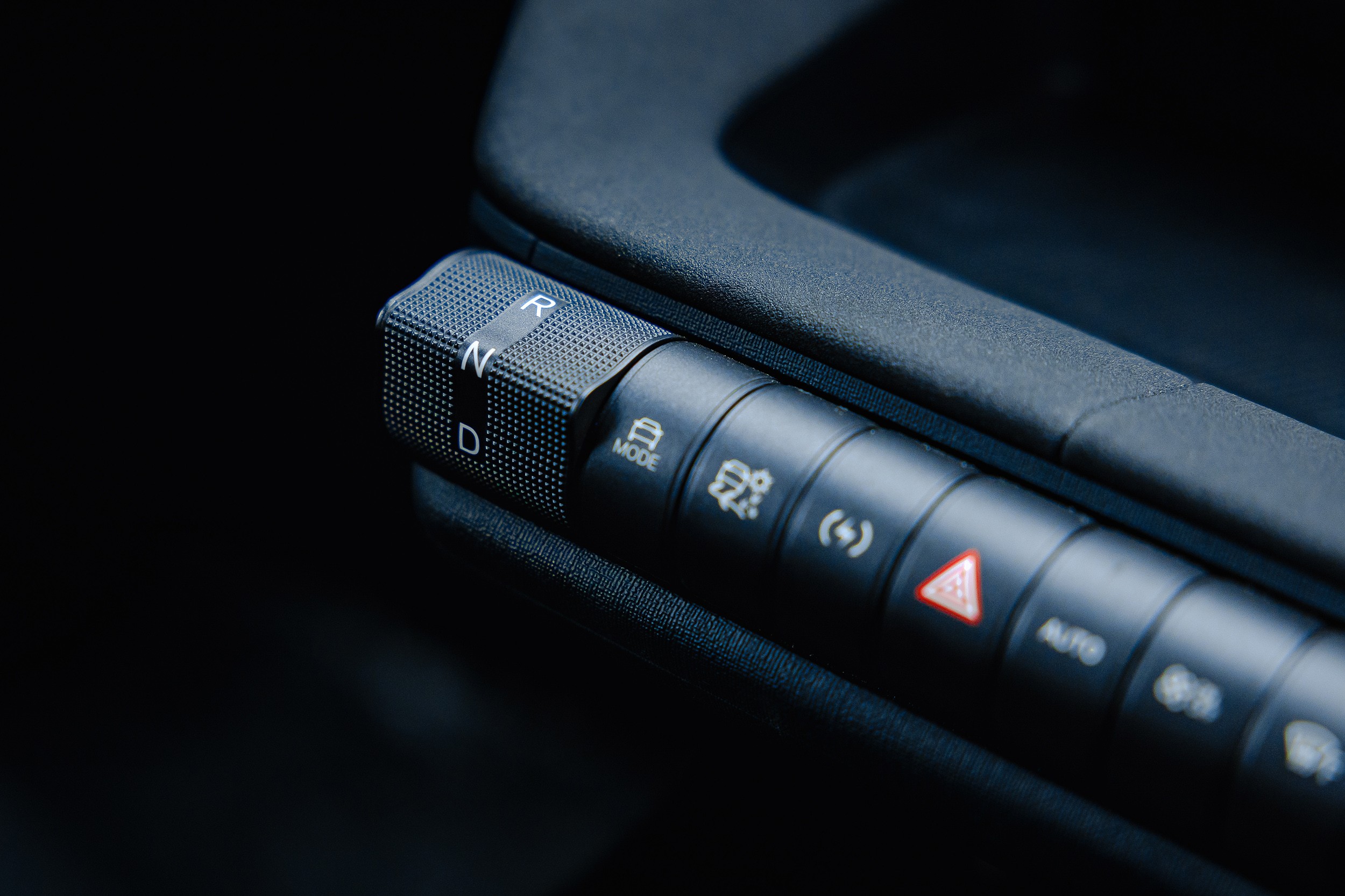 Xe được trang bị khối động cơ điện nam châm vĩnh cửu, cho công suất 94 mã lực và mô-men xoắn 180 Nm.