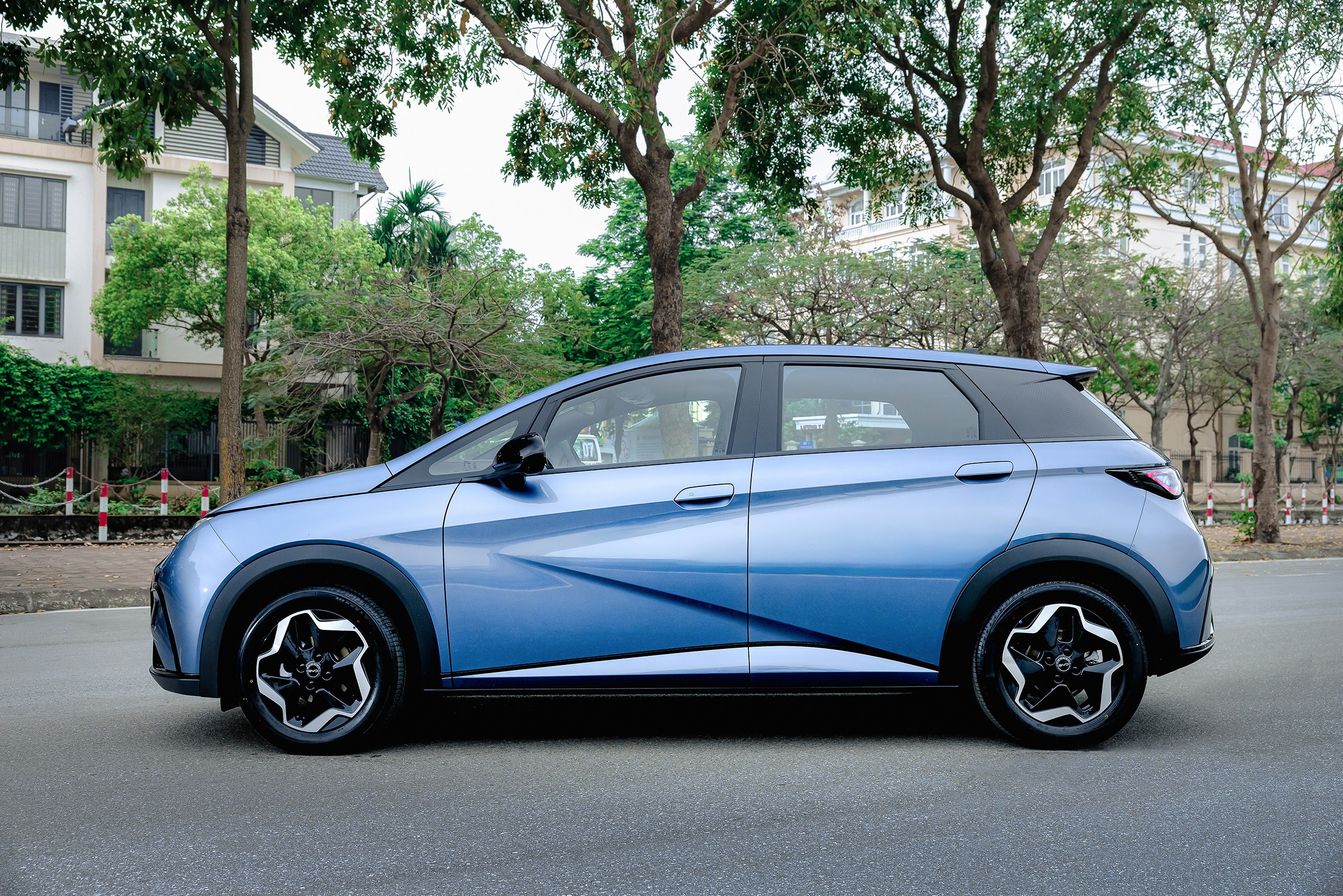 Xe&nbsp;có khối pin Blade được nâng cấp dung lượng lên mức 50,25 kWh và có khả năng di chuyển 435km.