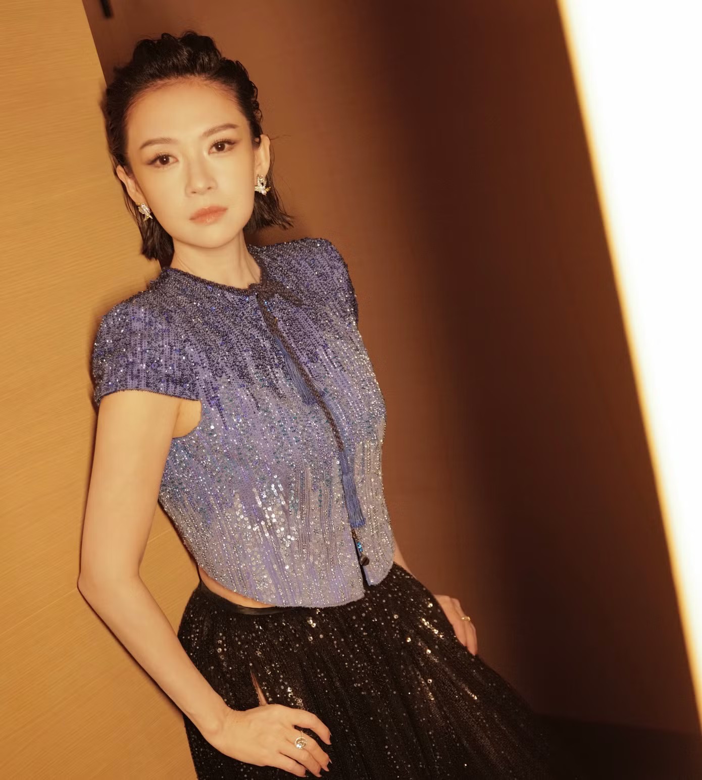 Chương Tử Di xuất hiện sang trọng trên thảm đỏ Lễ trao giải Kim Tượng.