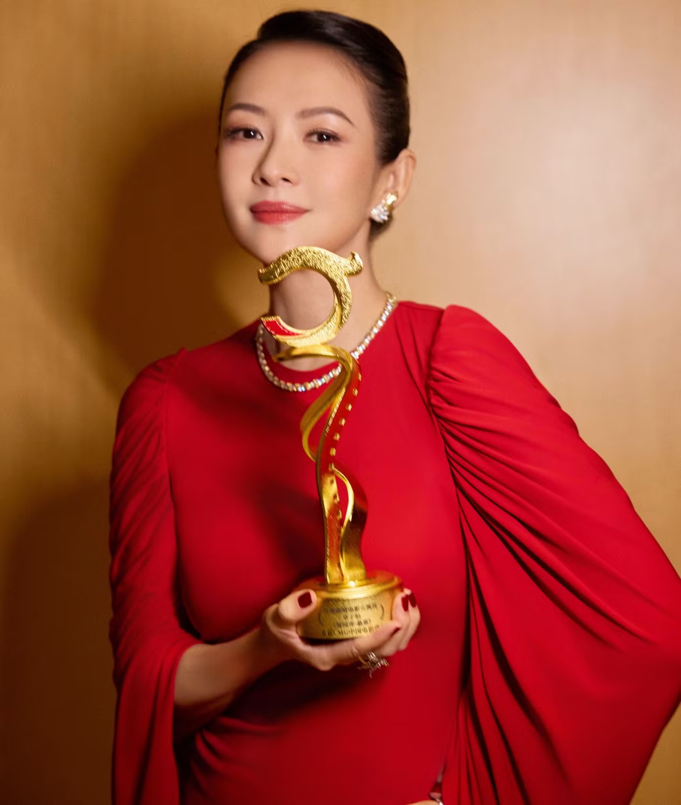 Với Tương viên lộng, Chương Tử Di diễn xuất hết mình nhưng chỉ giành được những giải thưởng không mấy giá trị, có ý nghĩa động viên.