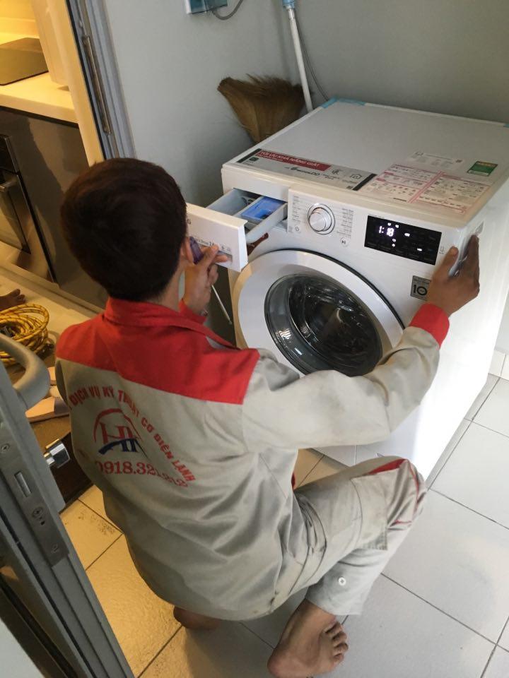 Phía sau những mẩu quảng cáo sửa máy giặt "siêu rẻ": Đâu là cái giá thực sự của sự minh bạch? - 1