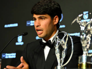 Alcaraz đoạt giải danh giá thể thao, nói về chấn thương và nguy cơ bỏ Roland Garros