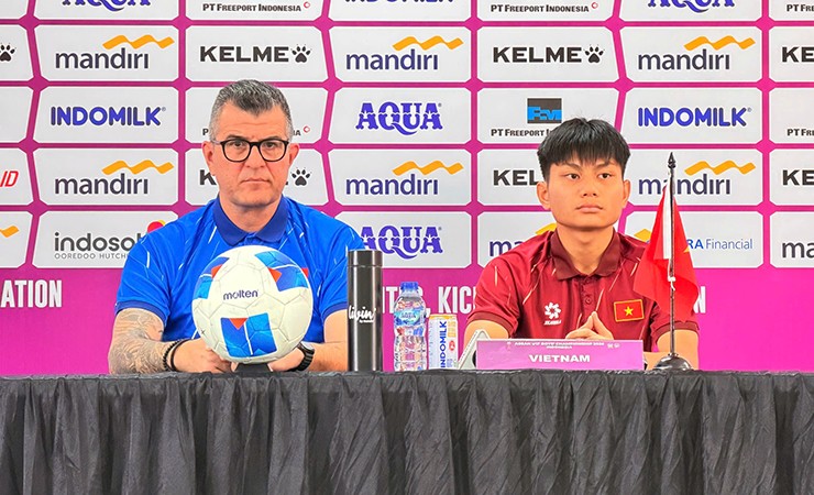 HLV Cristiano Roland tin U17 Việt Nam sẽ có trận đấu tốt trước U17 Úc.