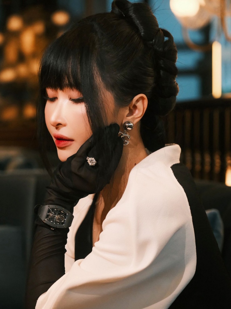 'Cuộc chiến' đồng hồ tiền tỷ của các nàng dâu hào môn - 3