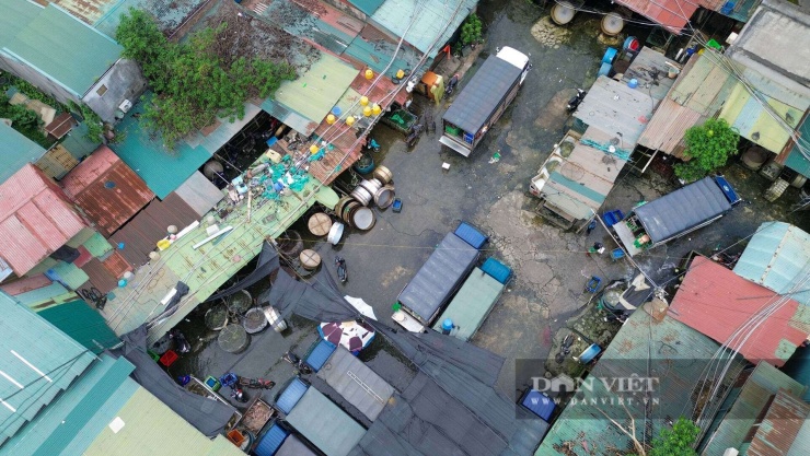 Với khối lượng giao dịch khổng lồ lên tới 60 - 70 tấn cá/ngày, nơi đây không chỉ "nuôi dưỡng" thị trường Hà Nội mà còn là trạm trung chuyển phân phối đi hàng loạt tỉnh thành như: Thái Nguyên, Phú Thọ, Lào Cai, Nghệ An, Quảng Trị...