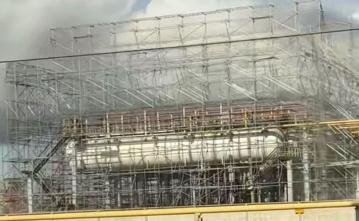 Nhà máy lọc dầu được giăng lưới chống drone tại Nga. Ảnh: Two Majors/Telegram/eadaily.com