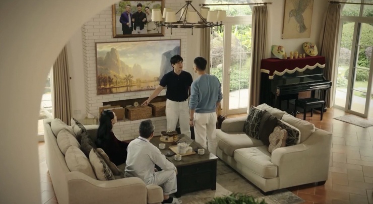 Quân tưởng rằng mẹ đã tìm đến Diễm để ép buộc phá thai. Ảnh VTV