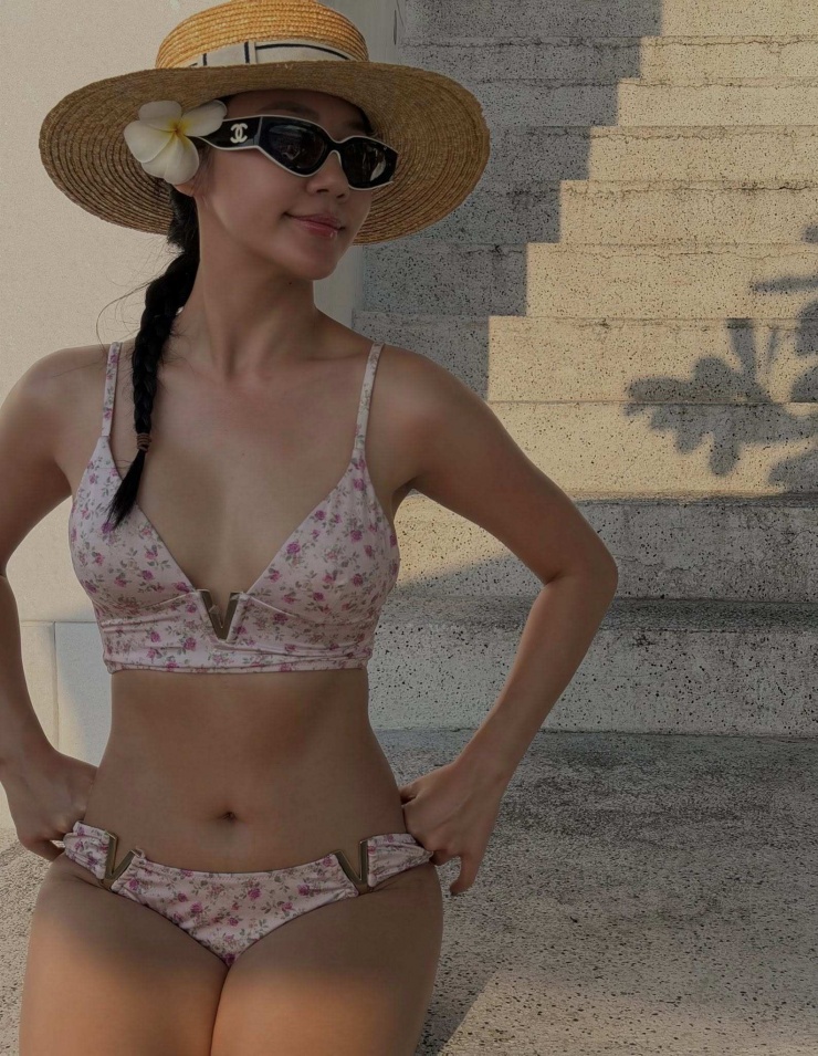 Văn Mai Hương tiếp tục gây chú ý ở tuổi 31 - 1