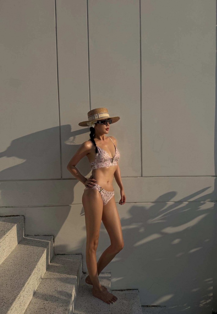 Văn Mai Hương tiếp tục gây chú ý ở tuổi 31 - 6