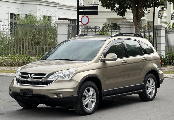 Honda CR-V đời cũ vẫn được nhiều người tìm mua. Ảnh: Bonbanh
