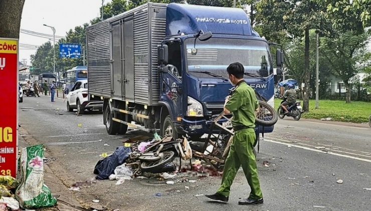 Một vụ TNGT liên quan đến xe ba gác.