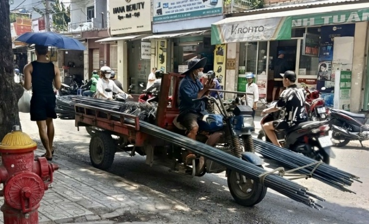 Loại hình xe chuyên chở vật liệu xây dựng nguy hiểm này vẫn còn tồn tại nếu không có phương tiện thay thế phù hợp.