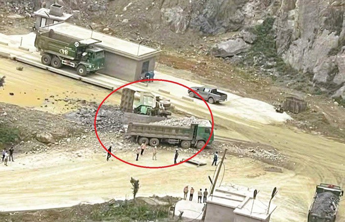 Hiện trường 2 xe tải va chạm nghi do một xe tải mất phanh gây ra khiến 2 tài xế tử vong xảy ra tại phường Lý Thường Kiệt, tỉnh Hà Nam. Ảnh Beat Hà Nam