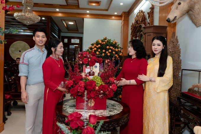 Văn Thanh tặng bạn gái 'thẻ đen' trong lễ dạm ngõ - 2