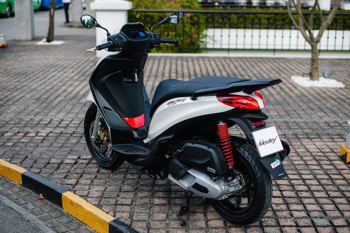 Lưu ý: Giá bán mang tính chất tham khảo, chưa bao gồm lệ phí trước bạ và phí cấp biển số, bảo hiểm xe máy.