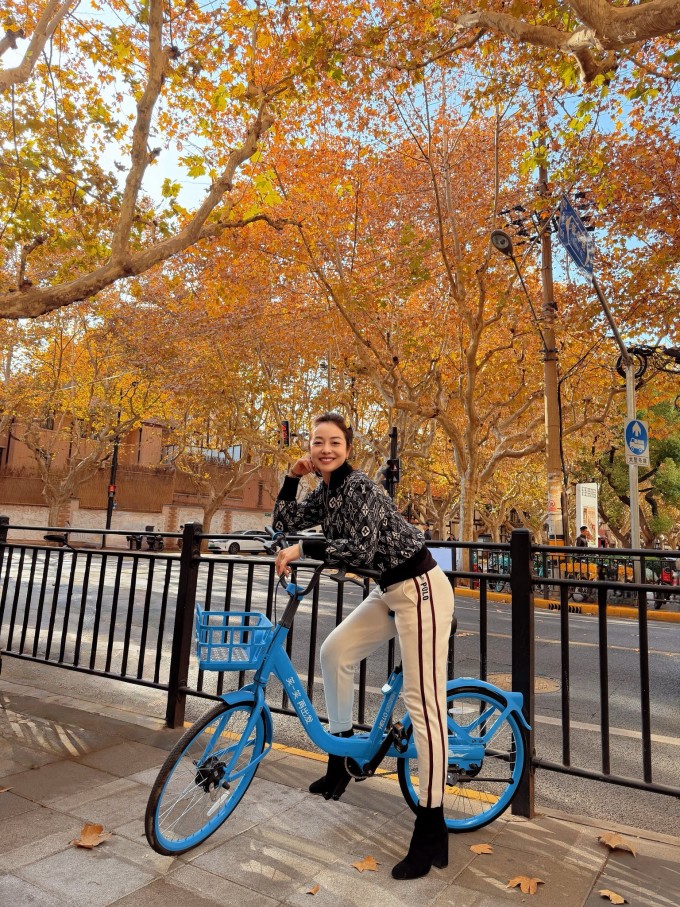 Sắc vóc trẻ trung hơn tuổi của Hoa hậu Jennifer Phạm.