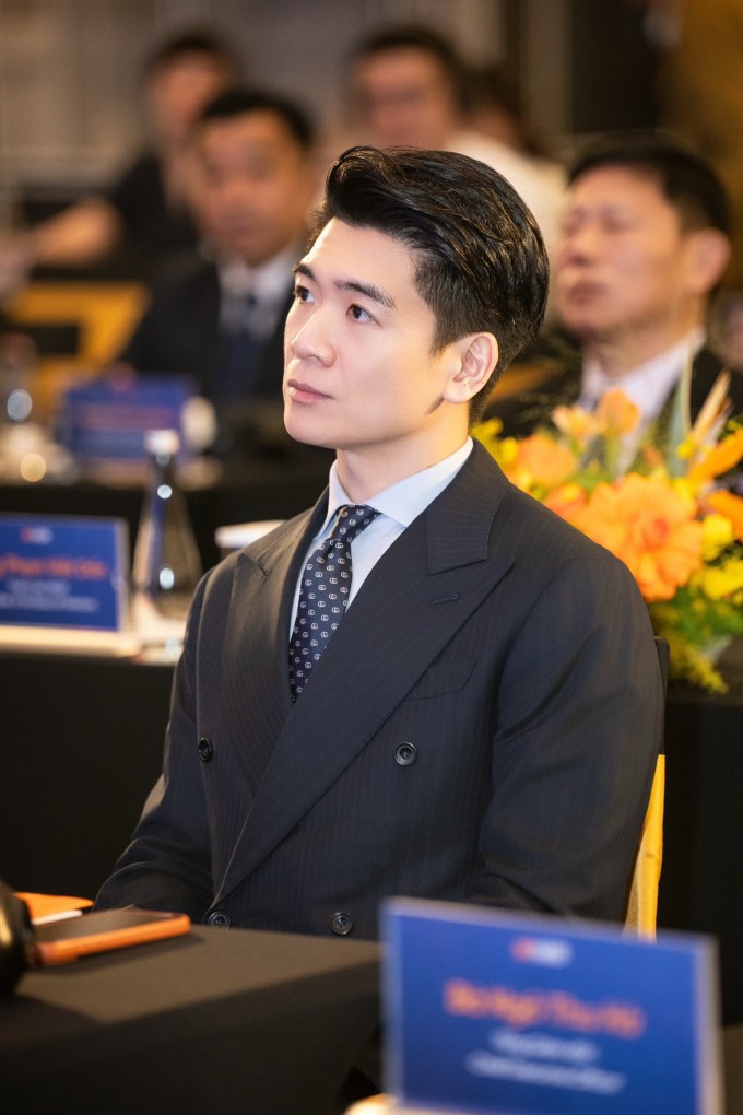 Ảnh sao 22/4: Hồng Đào hạnh phúc bên hai con gái tại Mỹ - 2