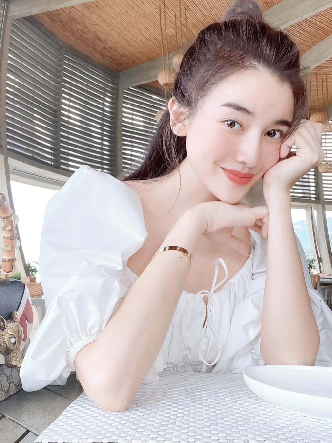 Ảnh sao 22/4: Hồng Đào hạnh phúc bên hai con gái tại Mỹ - 5