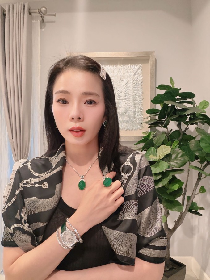 Ảnh sao 22/4: Hồng Đào hạnh phúc bên hai con gái tại Mỹ - 4