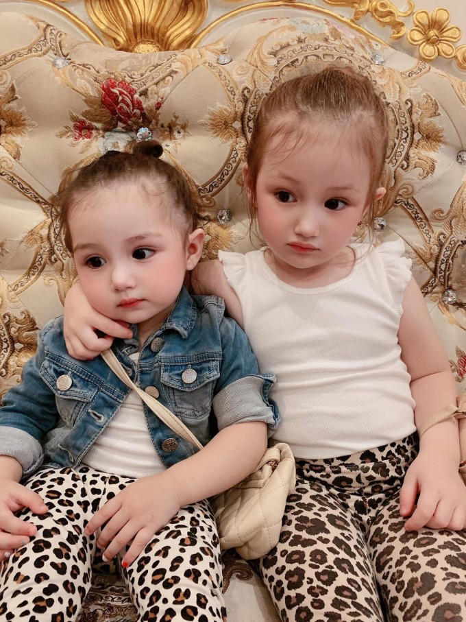 Hai bé gái lai Việt - Anh từng 'gây sốt' năm 2019 giờ ra sao? - 1
