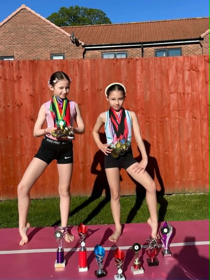 Hai bé gái lai Việt - Anh từng 'gây sốt' năm 2019 giờ ra sao? - 13