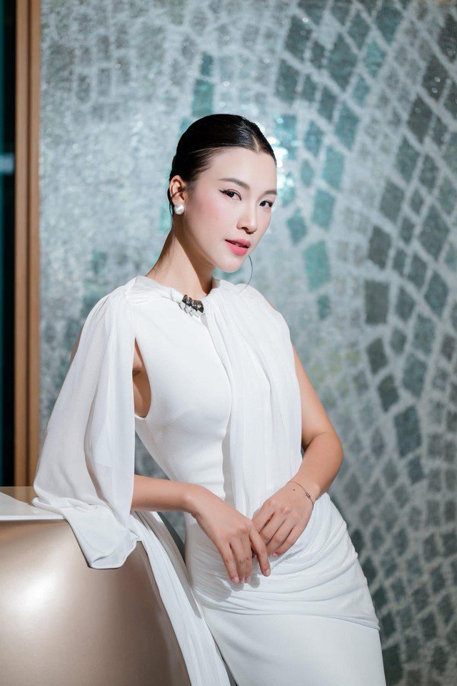 Một Á hậu Việt sau 4 năm ly hôn chồng Tây có sắc vóc 'lên hương' nhờ siết cân, giảm mỡ - 2