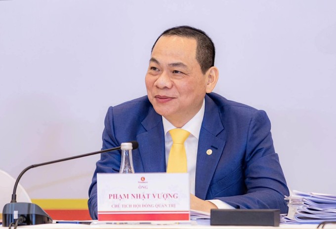 Ông Phạm Nhật Vượng, Chủ tịch tập đoàn Vingroup trả lời cổ đông tại phiên họp Đại hội đồng cổ đông, ngày 22/4. Ảnh: VIC