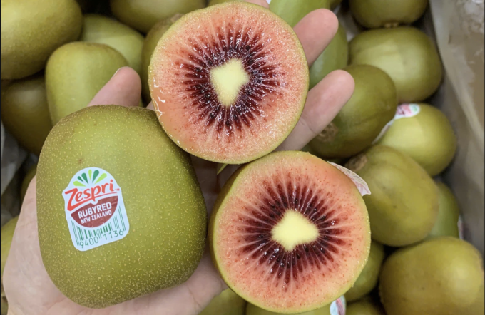 Kiwi đỏ New Zealand được nhập nhiều về Việt Nam. Ảnh: Thanh Lộc