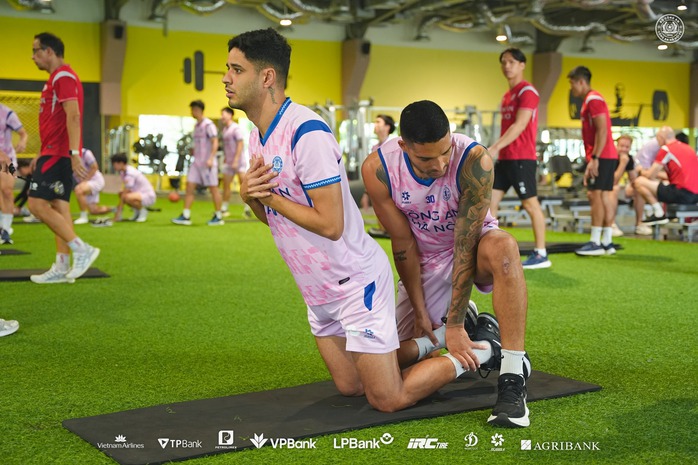 "Chân chuyền" số 1 V-League khiến người hâm mộ Việt Nam lo lắng - 5