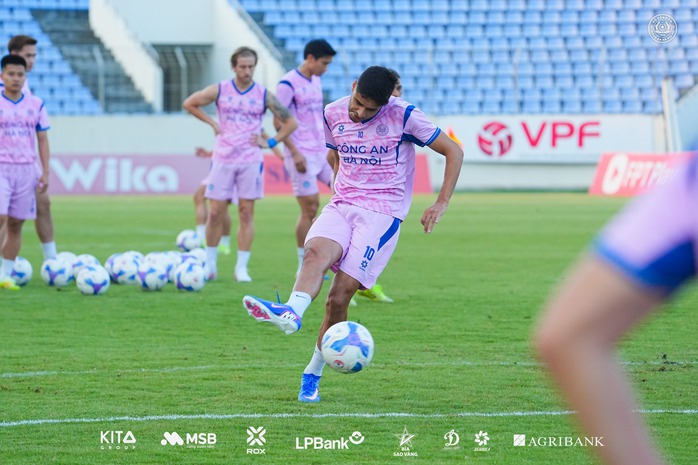 "Chân chuyền" số 1 V-League khiến người hâm mộ Việt Nam lo lắng - 1