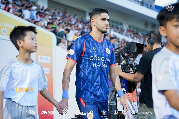 "Chân chuyền" số 1 V-League khiến người hâm mộ Việt Nam lo lắng - 3