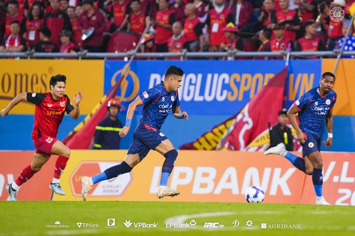 "Chân chuyền" số 1 V-League khiến người hâm mộ Việt Nam lo lắng - 4