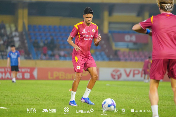 "Chân chuyền" số 1 V-League khiến người hâm mộ Việt Nam lo lắng - 6
