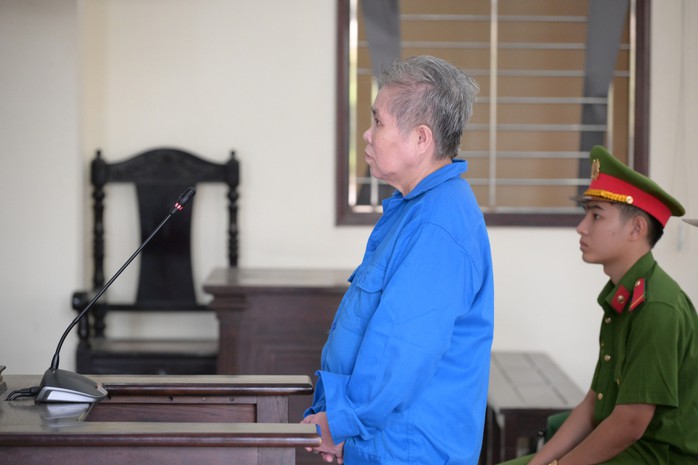 Bị cáo Trần Thị Kim Dung tại phiên tòa xét xử. Ảnh: Kiên Định