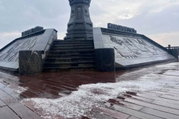 Mưa đá 30 phút trên đỉnh Fansipan