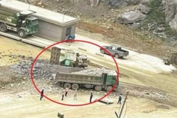 Xe tải nghi mất phanh lao từ trên mỏ đá, tông xe tải khác, 2 tài xế tử vong